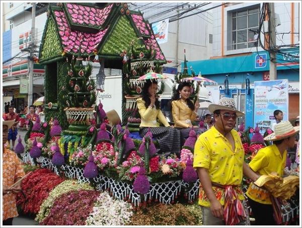 เทศกาลดอกคูนเสียงแคนและถนนข้าวเหนียว