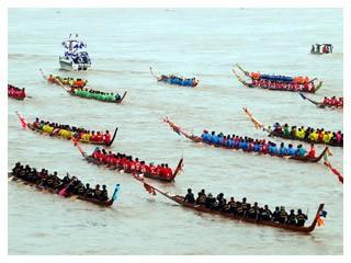งานแข่งขันเรือยาวออกพรรษาไทย-ลาวตีช้างน้ำนอง2558